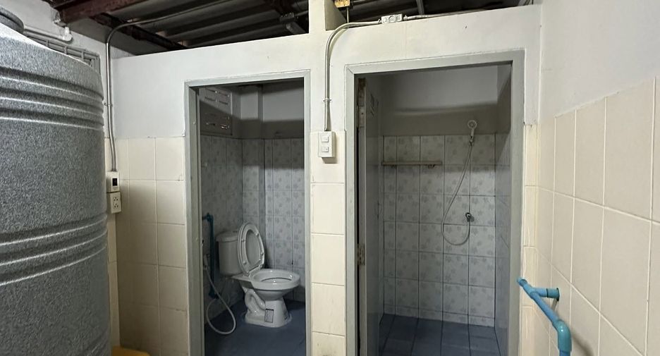 Gewerbefläche zur Miete mit 2 Zimmer in Khlong San, Bangkok