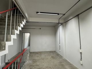 Аренда 2 спальни торговое помещение в Кхлонг Сан, Бангкок