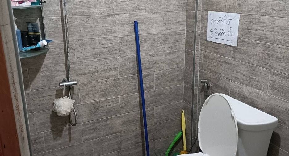 For sale 4 bedrooms townhouse in Lat Phrao, Bangkok