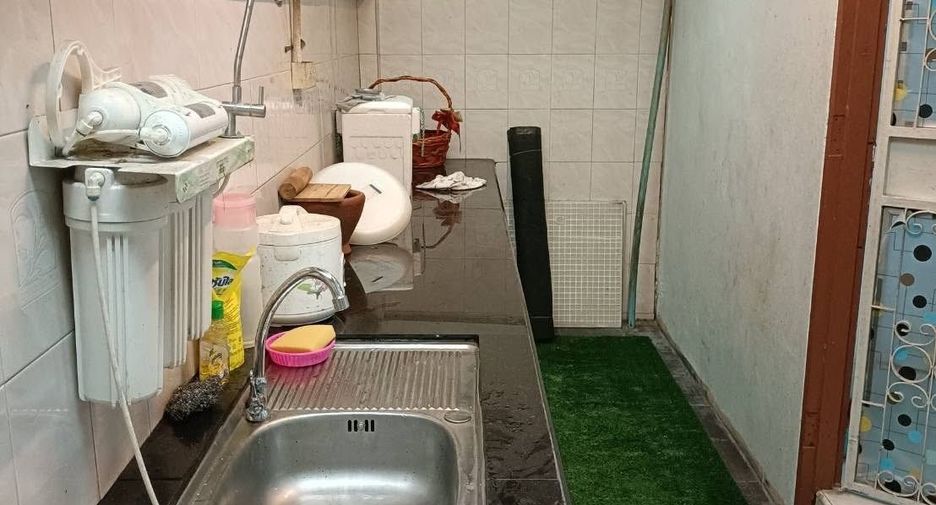 For sale 4 bedrooms townhouse in Lat Phrao, Bangkok