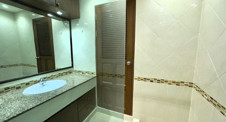For sale studio condo in Pratumnak, Pattaya