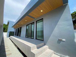 Villa zum Kauf mit 5 Zimmer in Mueang Phuket, Phuket