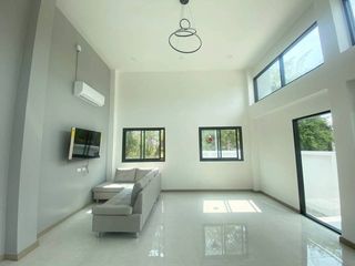 Villa zum Kauf mit 5 Zimmer in Mueang Phuket, Phuket