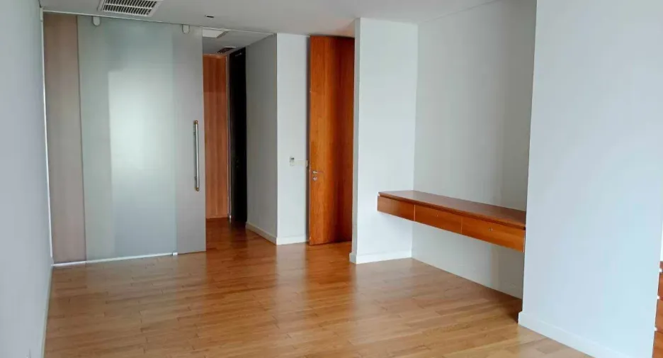 For rent 3 bedrooms condo in Khlong Toei, Bangkok
