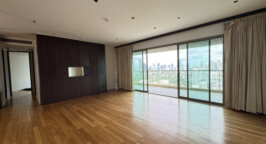 À louer 3 chambres condo à Khlong Toei, Bangkok