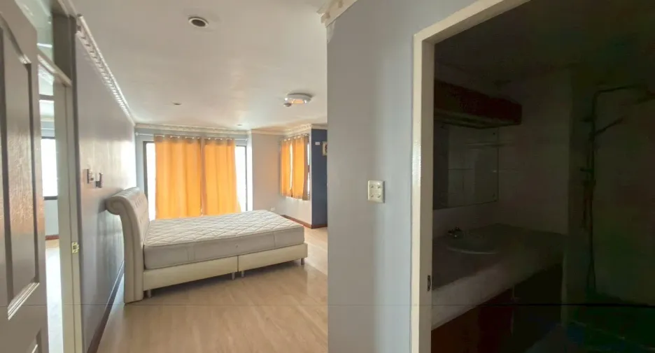 For sale 2 bedrooms condo in Bang Phlat, Bangkok