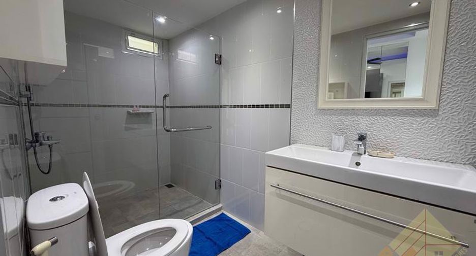 Casa en alquiler de 2 habitaciones en Pratumnak, Pattaya