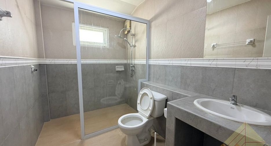 For rent 6 bedrooms house in Bang Lamung, Chonburi