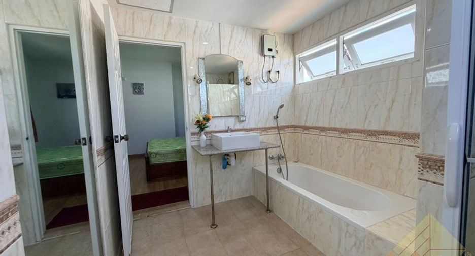 For rent 6 bedrooms house in Bang Lamung, Chonburi