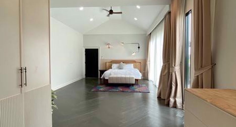 For rent 4 bedrooms house in Huay Yai, Pattaya