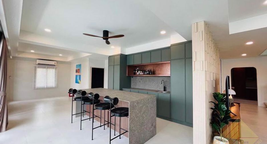 For rent 4 bedrooms house in Huay Yai, Pattaya