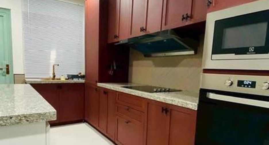For rent 4 bedrooms house in Huay Yai, Pattaya