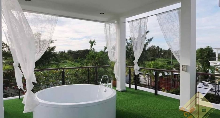 For sale 4 bedrooms house in Bang Saray, Pattaya
