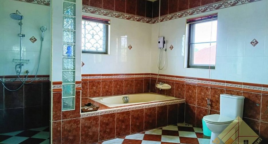 Haus zur Miete und zum Kauf mit 5 Zimmer in East Pattaya, Pattaya