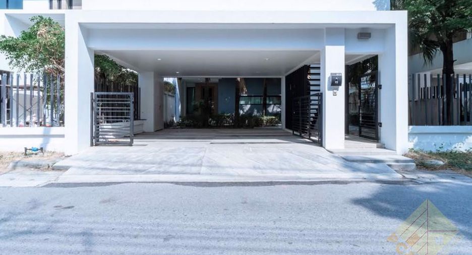 For sale 3 bedrooms house in Sattahip, Chonburi