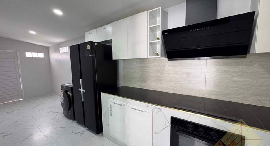 Haus zum Kauf mit 4 Zimmer in East Pattaya, Pattaya