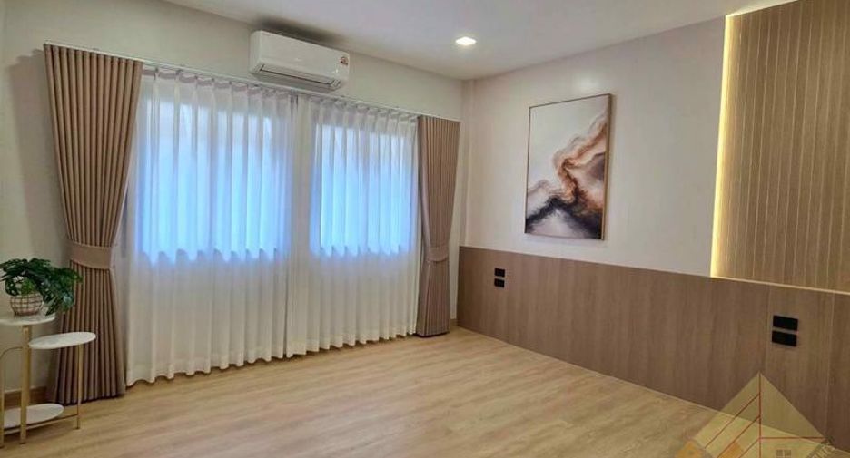 出租 4 卧室 独立屋 在 Huai Yai, 芭提雅