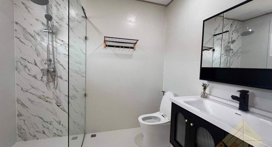 For sale 4 bedrooms house in Jomtien, Pattaya