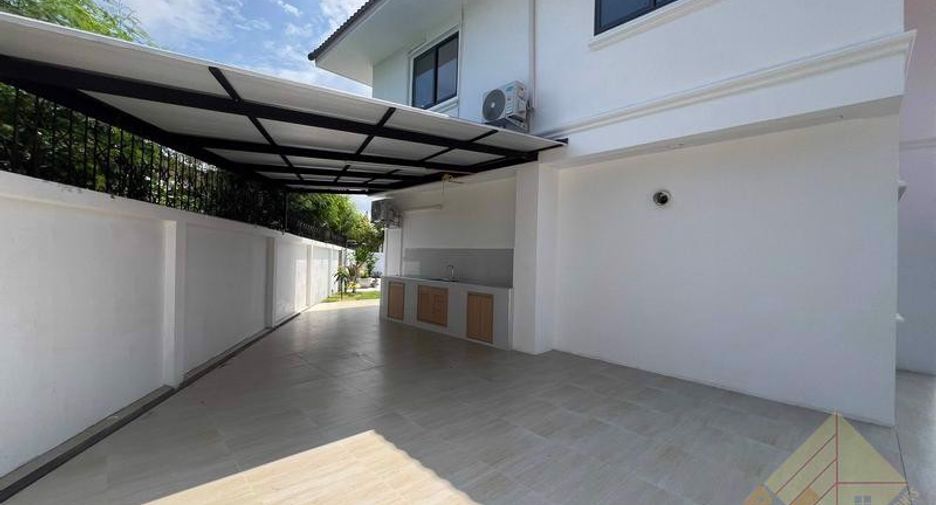 For sale 4 bedrooms house in Jomtien, Pattaya