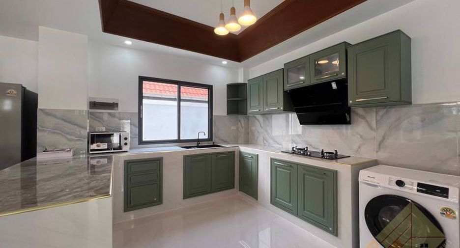 For sale 4 bedrooms house in Jomtien, Pattaya
