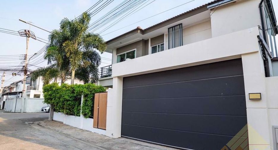 For sale 2 bedrooms house in East Pattaya, Pattaya