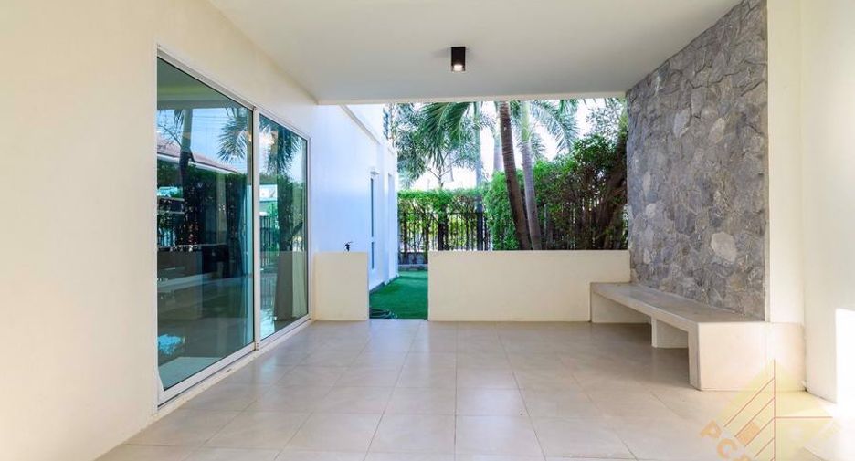 For sale 2 bedrooms house in East Pattaya, Pattaya