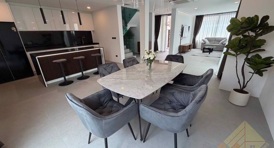 For rent 3 bedrooms house in North Pattaya, Pattaya
