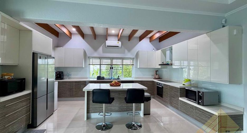 For sale 3 bedrooms house in East Pattaya, Pattaya