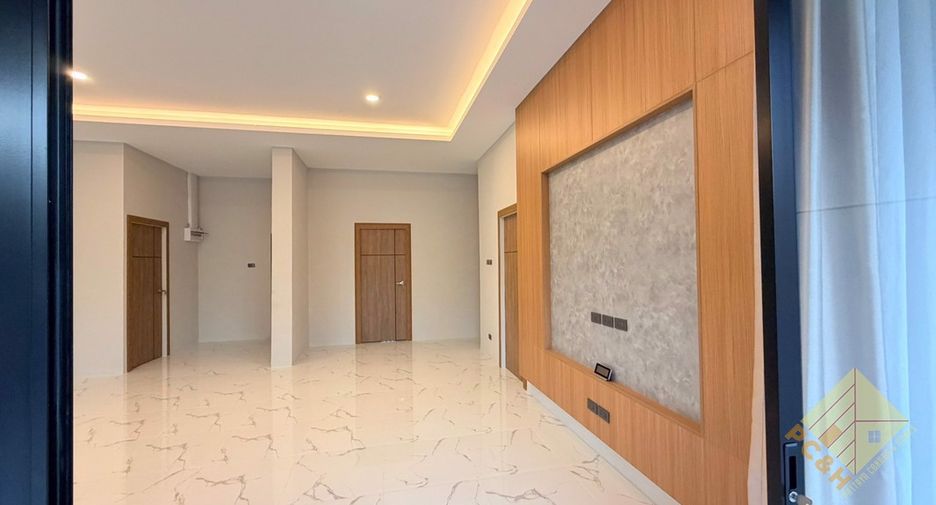 Haus zum Kauf mit 4 Zimmer in Bang Lamung, Chonburi
