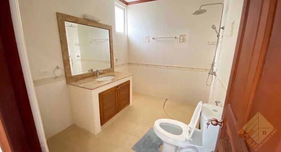 For rent 5 bedrooms house in Jomtien, Pattaya