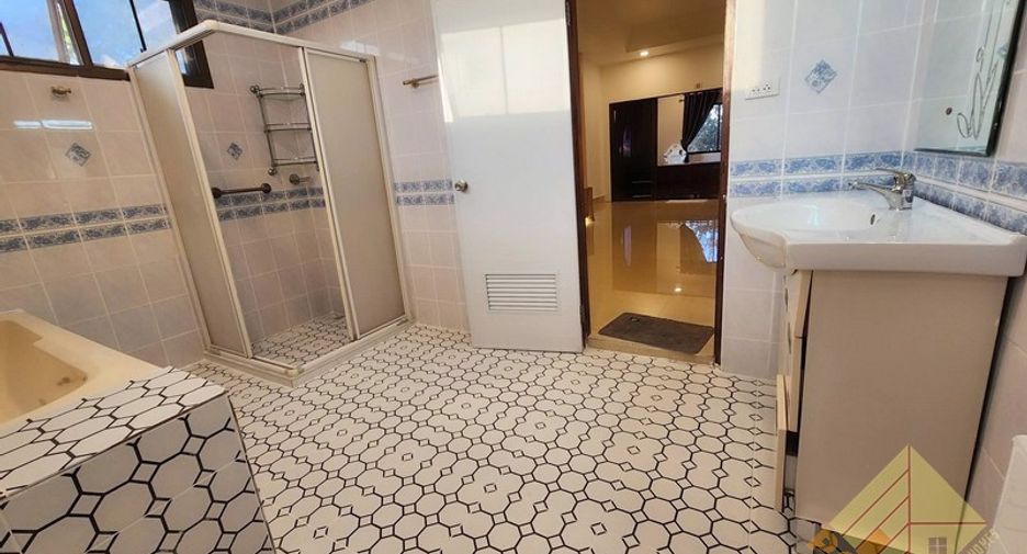For rent 5 bedrooms house in Jomtien, Pattaya