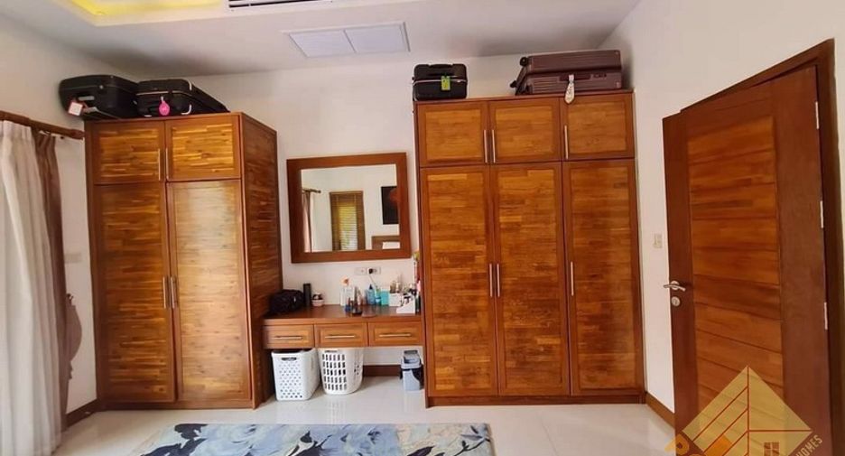 Продажа 3 спальни дом в Саттахип, Чонбури