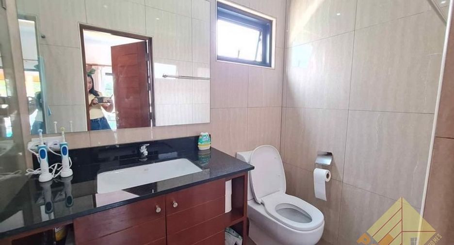 Продажа 3 спальни дом в Саттахип, Чонбури