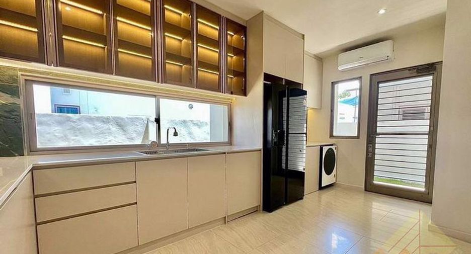 For sale 4 bedrooms house in Bang Lamung, Chonburi
