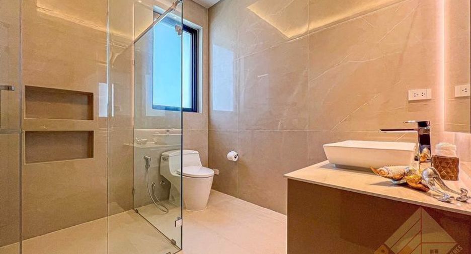 For sale 5 ベッドルーム house in Bang Lamung, Chonburi