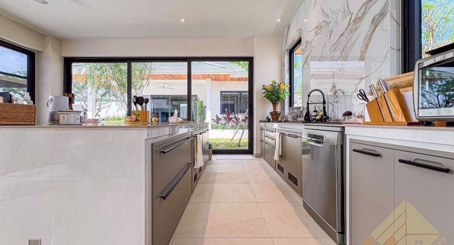 For sale 5 ベッドルーム house in Bang Lamung, Chonburi