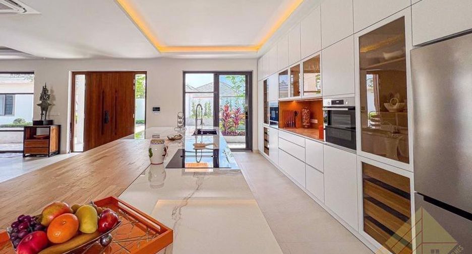 For sale 5 ベッドルーム house in Bang Lamung, Chonburi