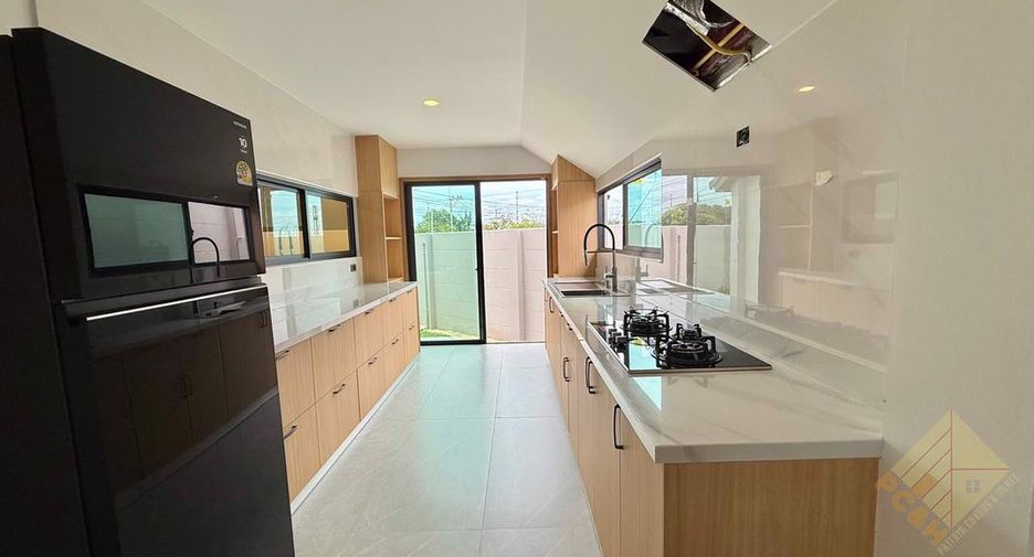 For rent and for sale 5 bedrooms house in East Pattaya, Pattaya