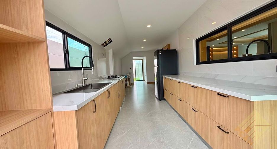 For rent and for sale 5 bedrooms house in East Pattaya, Pattaya