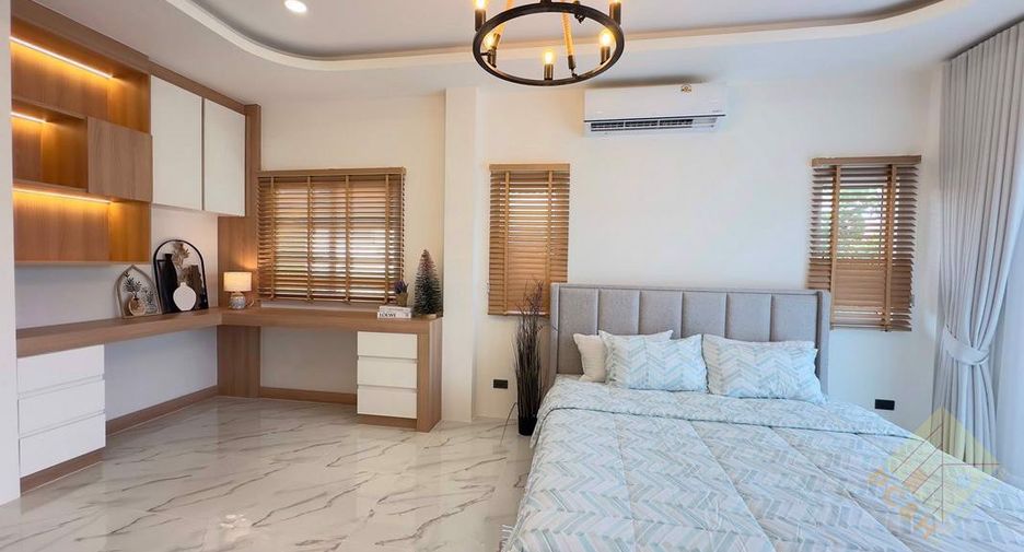 For sale 4 bedrooms house in East Pattaya, Pattaya