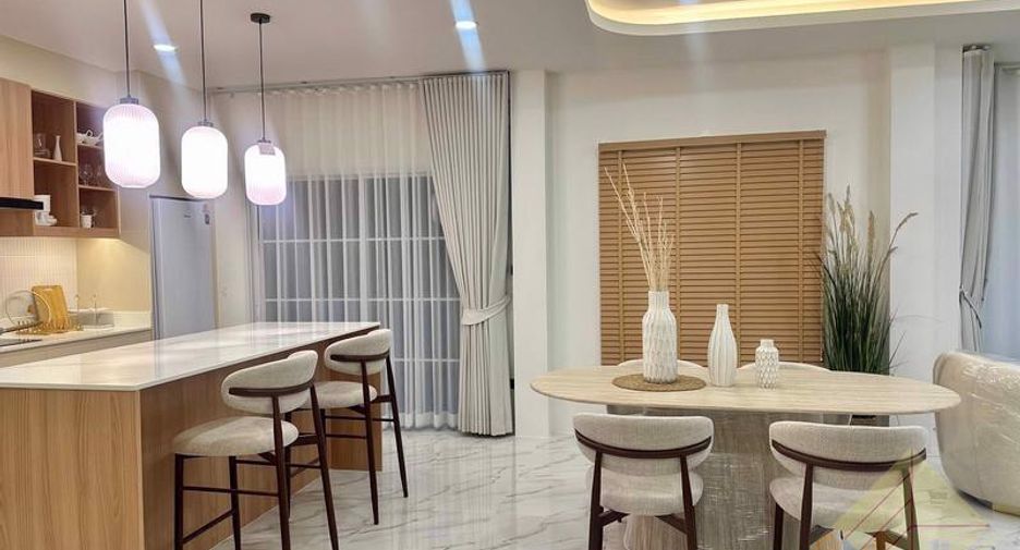 For sale 4 bedrooms house in East Pattaya, Pattaya