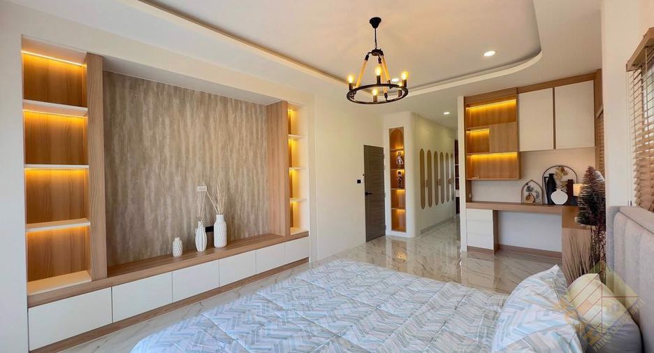 For sale 4 bedrooms house in East Pattaya, Pattaya