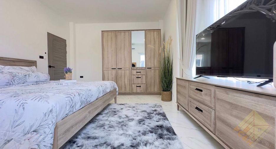 For sale 4 bedrooms house in East Pattaya, Pattaya