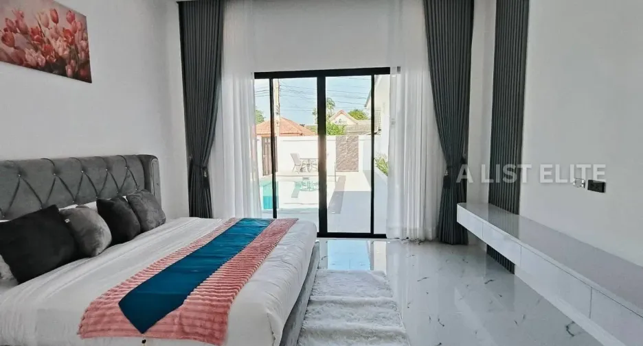 For sale 4 bedrooms house in East Pattaya, Pattaya
