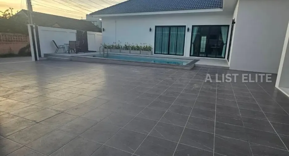 For sale 4 bedrooms house in East Pattaya, Pattaya