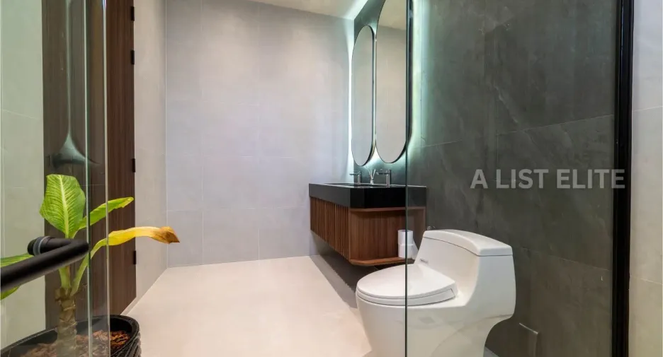 For sale 5 bedrooms house in East Pattaya, Pattaya