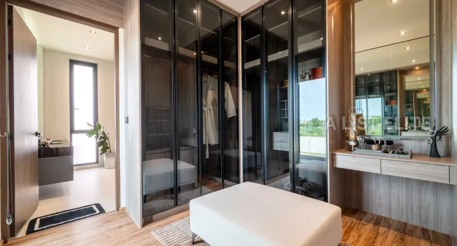 For sale 5 bedrooms house in East Pattaya, Pattaya