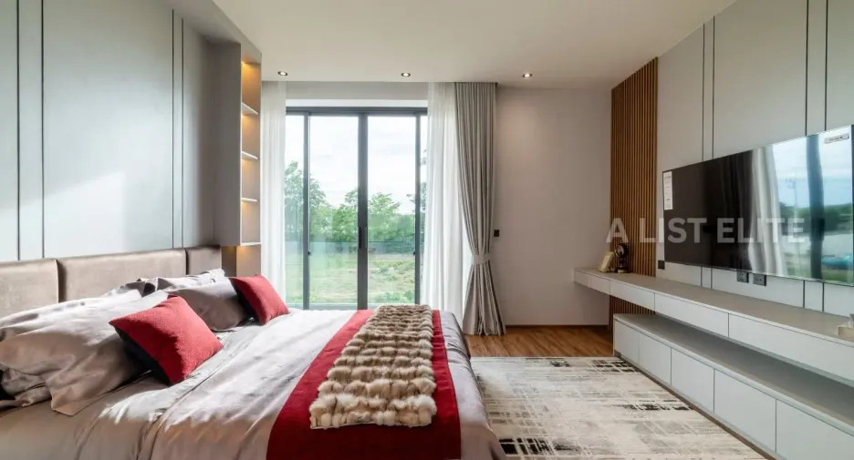 For sale 5 bedrooms house in East Pattaya, Pattaya