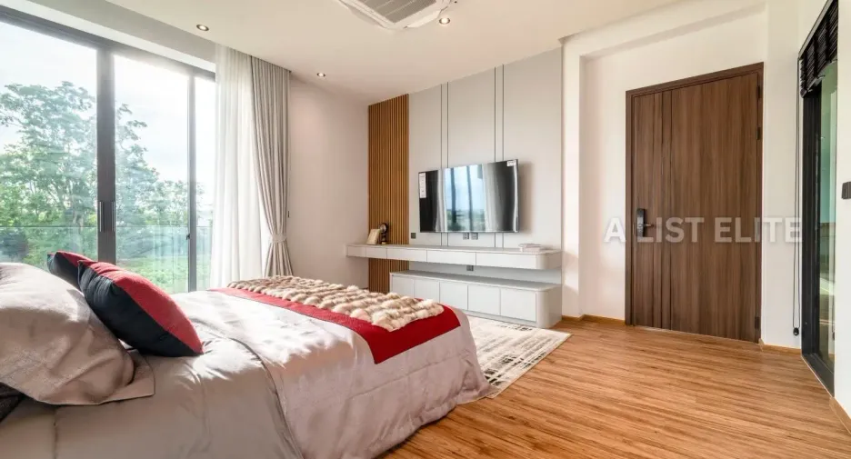 For sale 5 bedrooms house in East Pattaya, Pattaya
