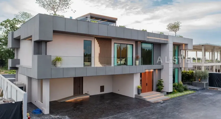 For sale 5 bedrooms house in East Pattaya, Pattaya